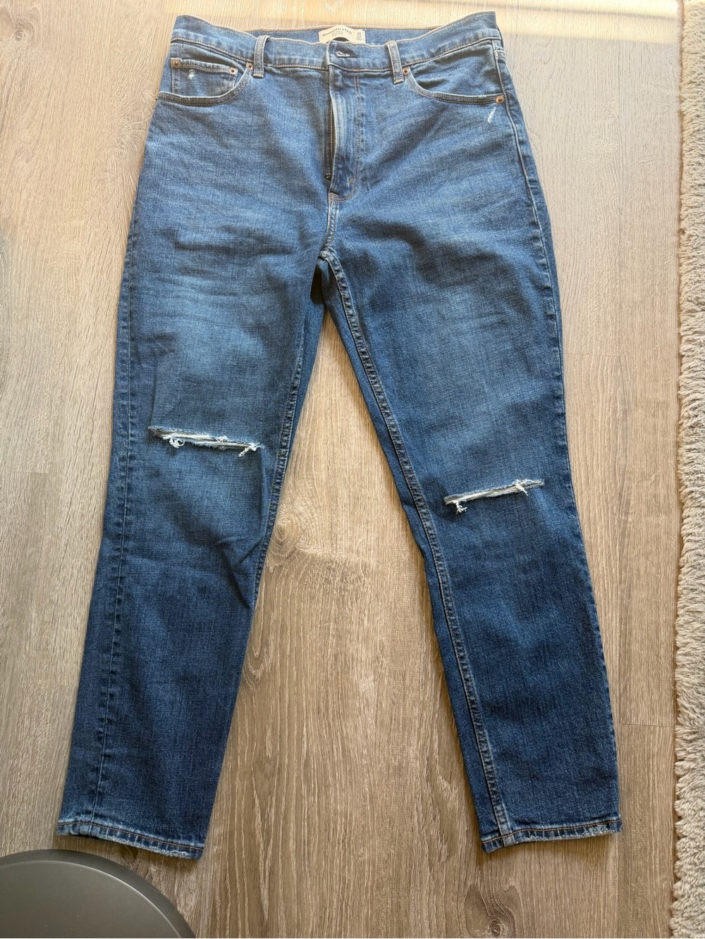 Abercrombie & Fitch The Skinny High Rise Jeans in Dark Blue with Knee Rips